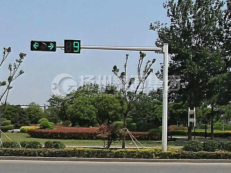 XHDG-035，L型八棱信號(hào)燈桿，丁字路口